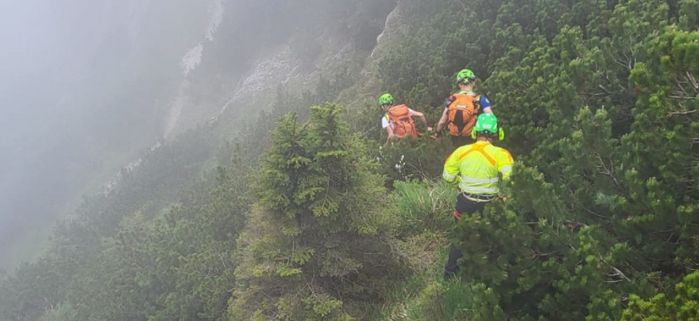 Tragedia in montagna, inciampa e precipita per 50 metri sotto gli occhi dell'amica: morta un'escursionista